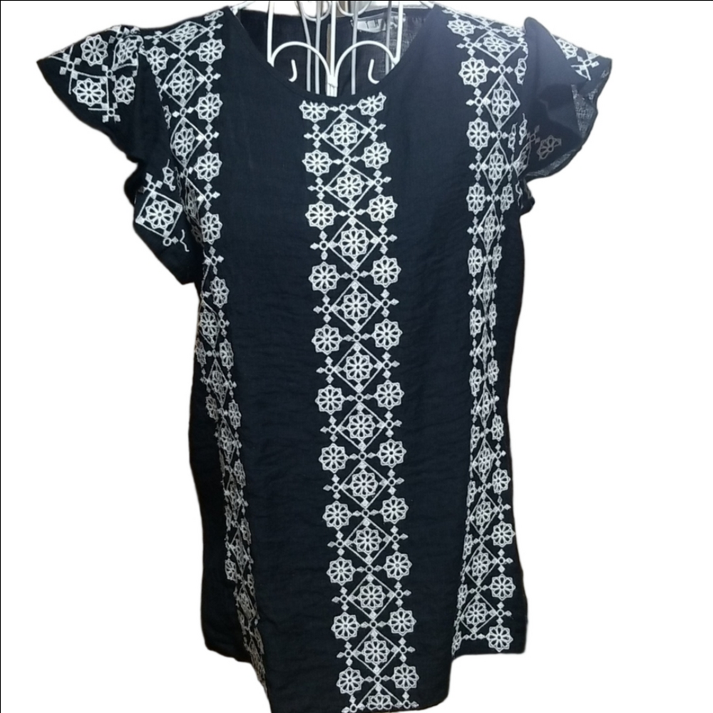 THML black top with silvery white details. Size small.